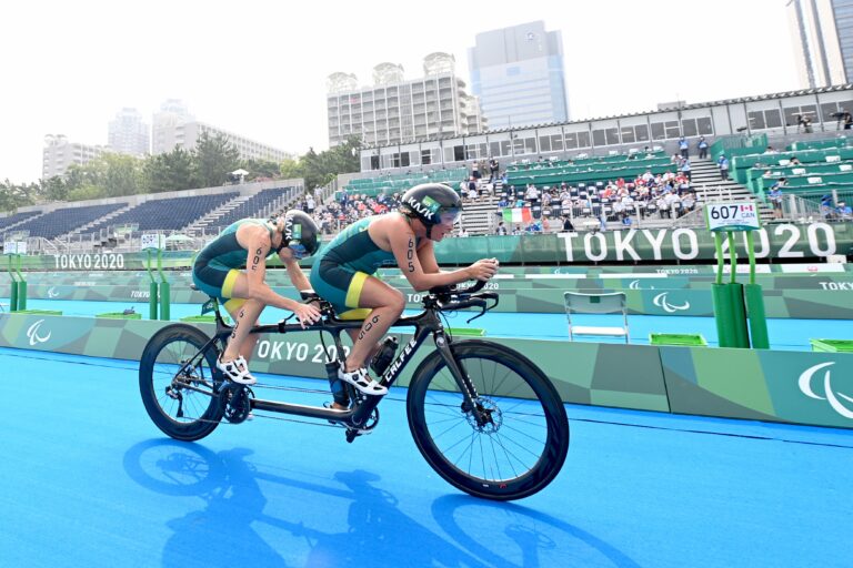 Katie Kelly on tandem bike with her guide in Tokyo Triathlon